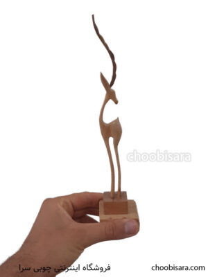 مجسمه آهو چوبی
